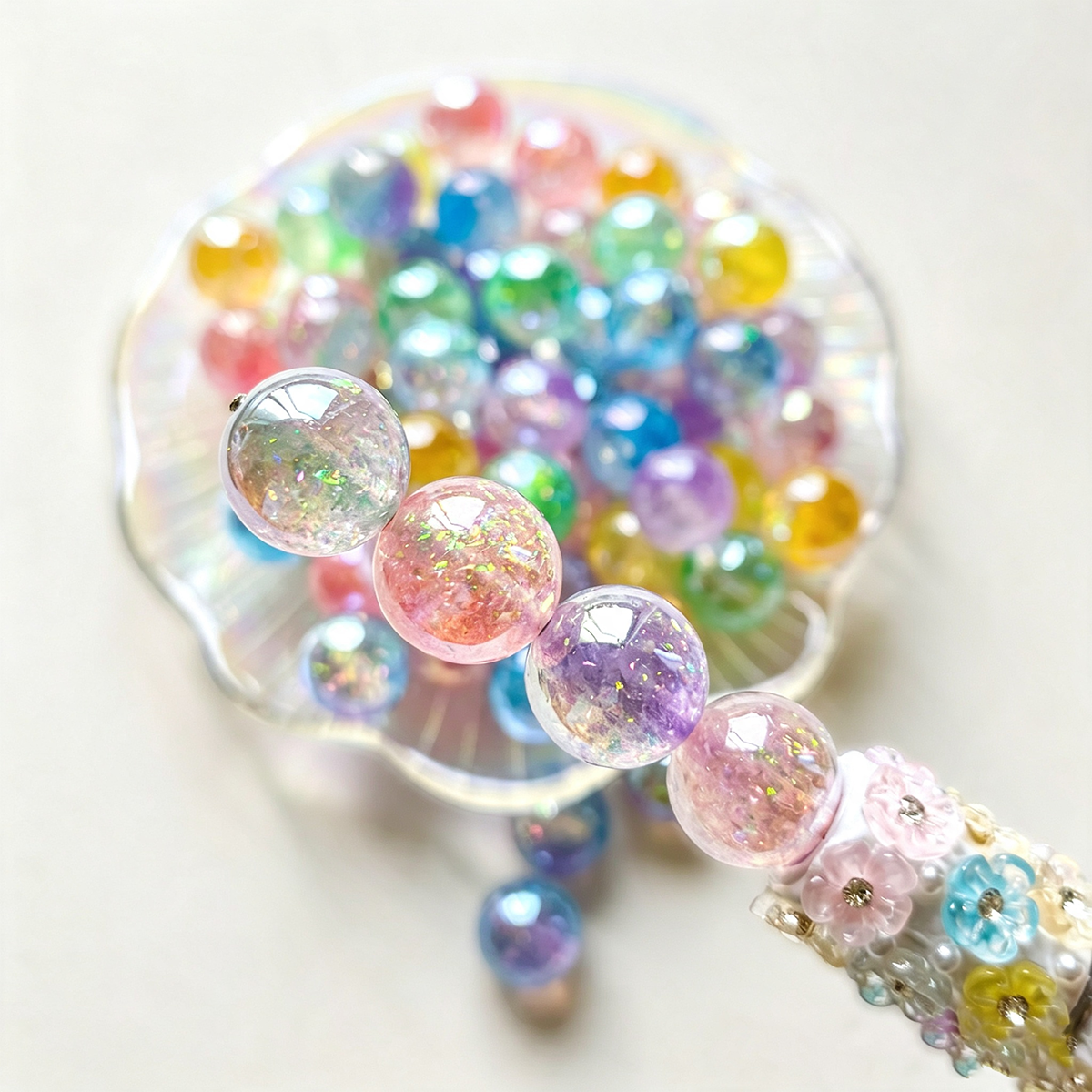 AA0215 16mm Iridescent Confetti Resin Round Loose Beads, Transparent Glitter Foil Straight Hole Beads for DIY Bracelets, Necklaces, Phone Charms & Keychain Jewelry Making