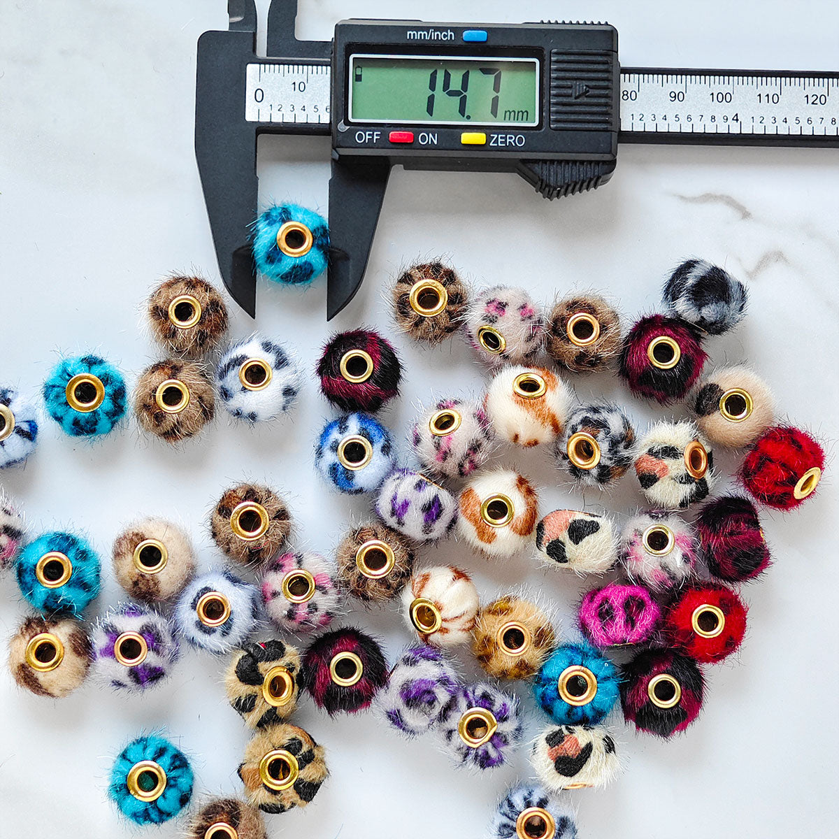 AA032 30pc/ pack 15mm Leopard Plush Covered Beads For DIY Keychain, Bracelet, Pen Decor,Phonechains,Keychain,