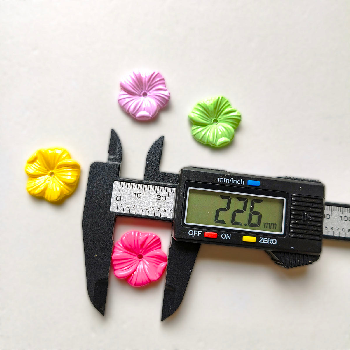 AA0197 Candy Color Smooth 5-Petal Flower Open-Hole Bead Caps, Acrylic Spacer Beads for DIY Bead Pens, Bracelets, Phone Straps, Keychain Jewelry Making