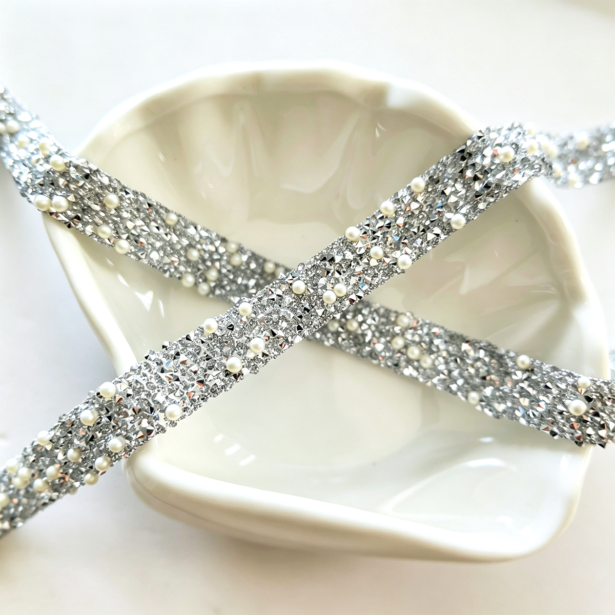 AA0172 14mm Double-Layer Self-Adhesive Pearl Rhinestone Strip - Double-Sided Resin Gem Embellishment Tape