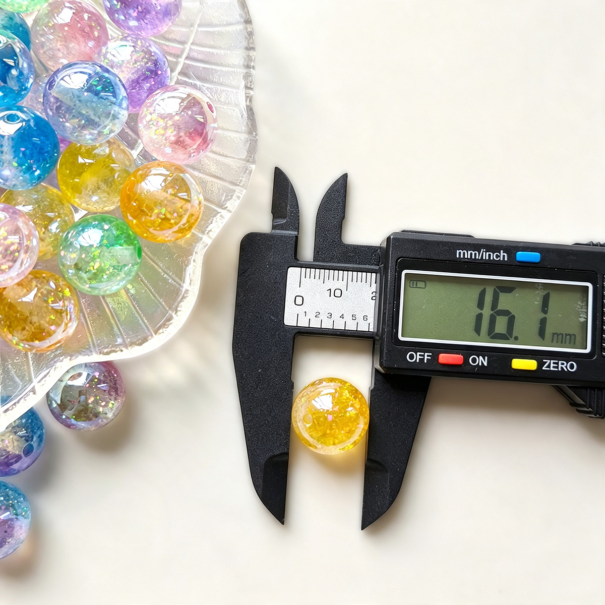 AA0215 16mm Iridescent Confetti Resin Round Loose Beads, Transparent Glitter Foil Straight Hole Beads for DIY Bracelets, Necklaces, Phone Charms & Keychain Jewelry Making