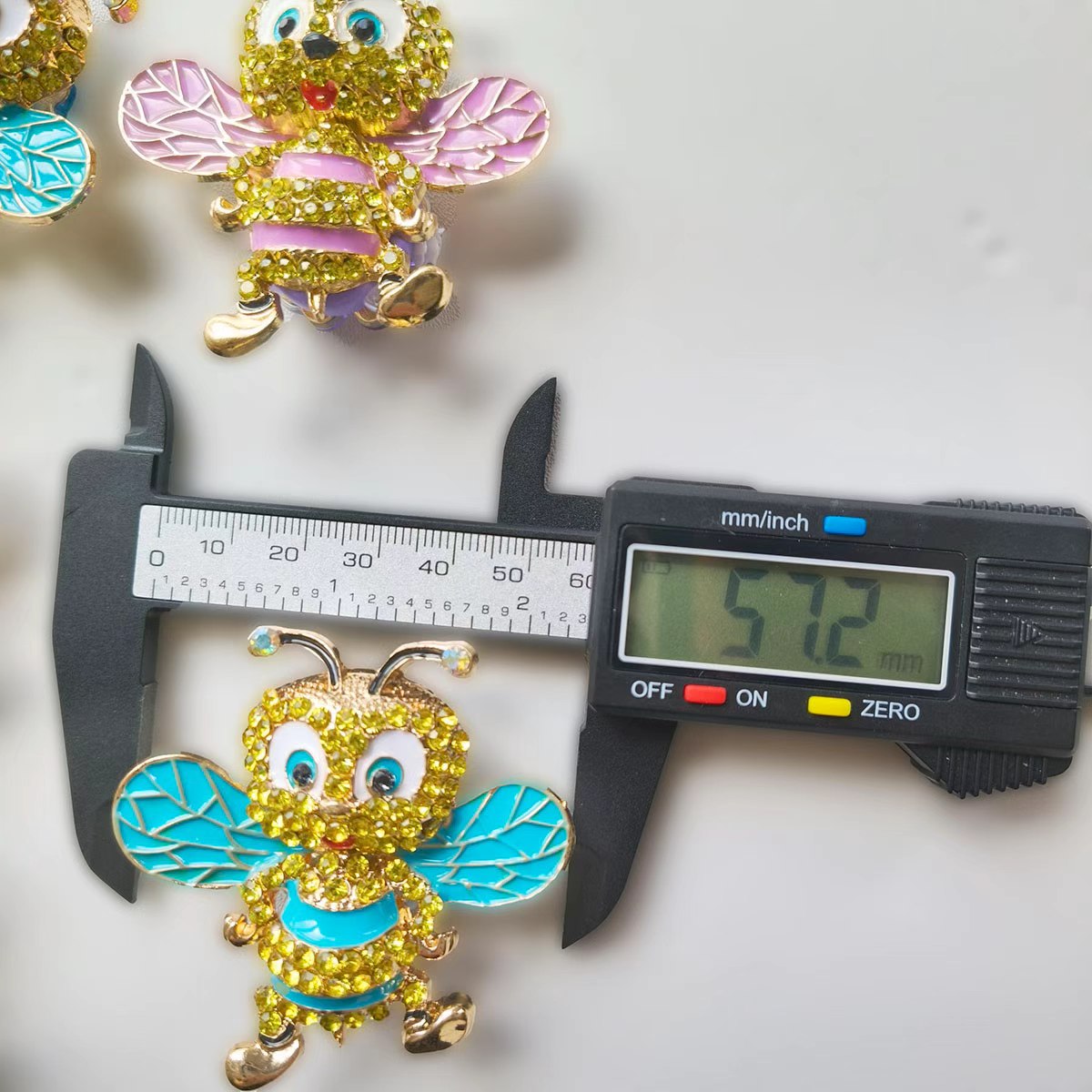 AA0153 Eco-Friendly Cute Cartoon Rhinestone Bee Brooches - Multi-Wing Colors Lapel Pin Accessories for Coats & Blazers