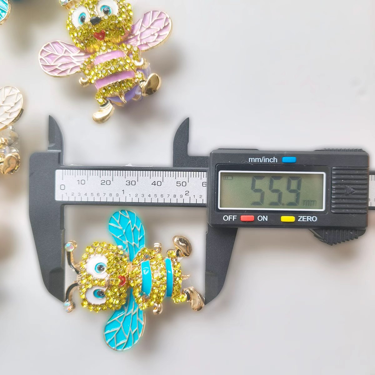 AA0153 Eco-Friendly Cute Cartoon Rhinestone Bee Brooches - Multi-Wing Colors Lapel Pin Accessories for Coats & Blazers