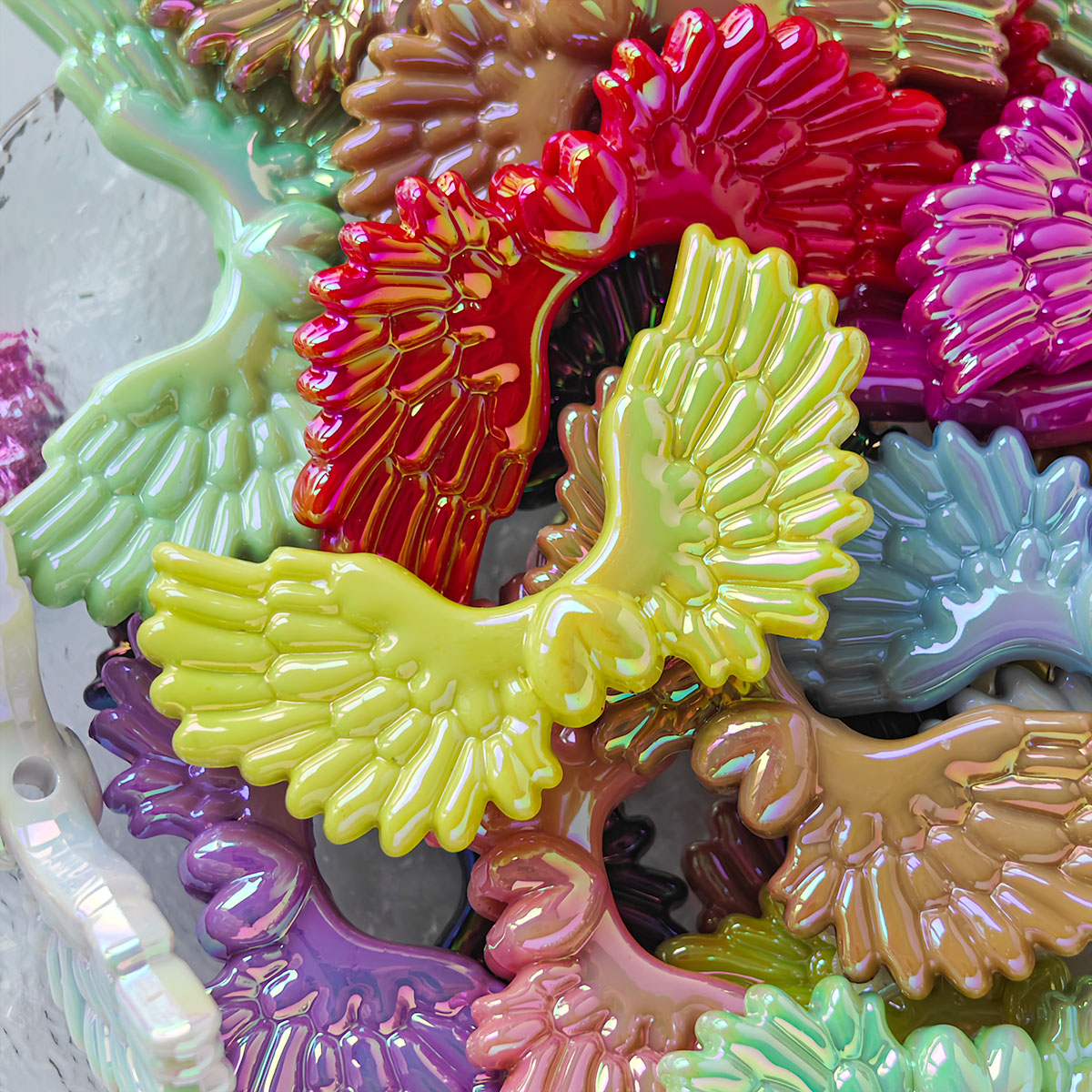 AA048 20pcs/Bag  Acrylic Wing Beads Suitable For DIY Jewelry - Great For Making Necklaces, Keychains, Phonechains, Shoes And Watch Accessories