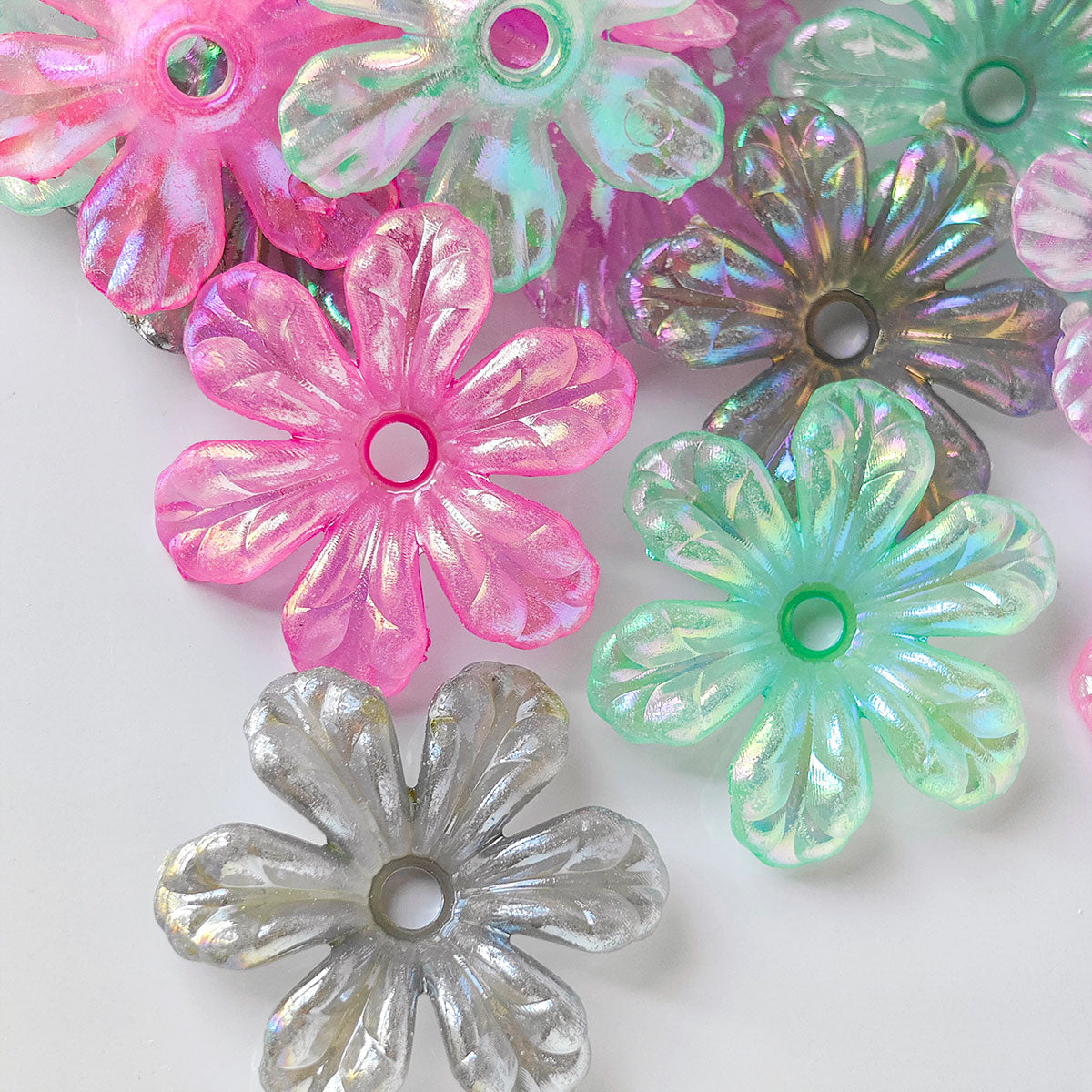 AA125  30pcs/Bag Acrylic Gold Foil 19mm Sakura Flower Petals With Gradient Colors And Gold Edges DIY Handmade Headwear Accessories, Suitable For DIY Hairpins, Phone Cases, Clothing Accessories, Key Rings And Jewelry Resin Materials Valentines