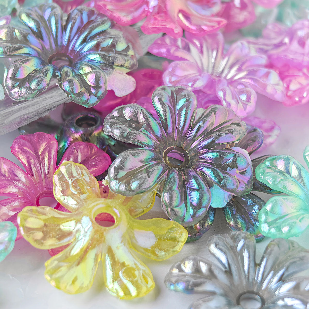 AA125  30pcs/Bag Acrylic Gold Foil 19mm Sakura Flower Petals With Gradient Colors And Gold Edges DIY Handmade Headwear Accessories, Suitable For DIY Hairpins, Phone Cases, Clothing Accessories, Key Rings And Jewelry Resin Materials Valentines
