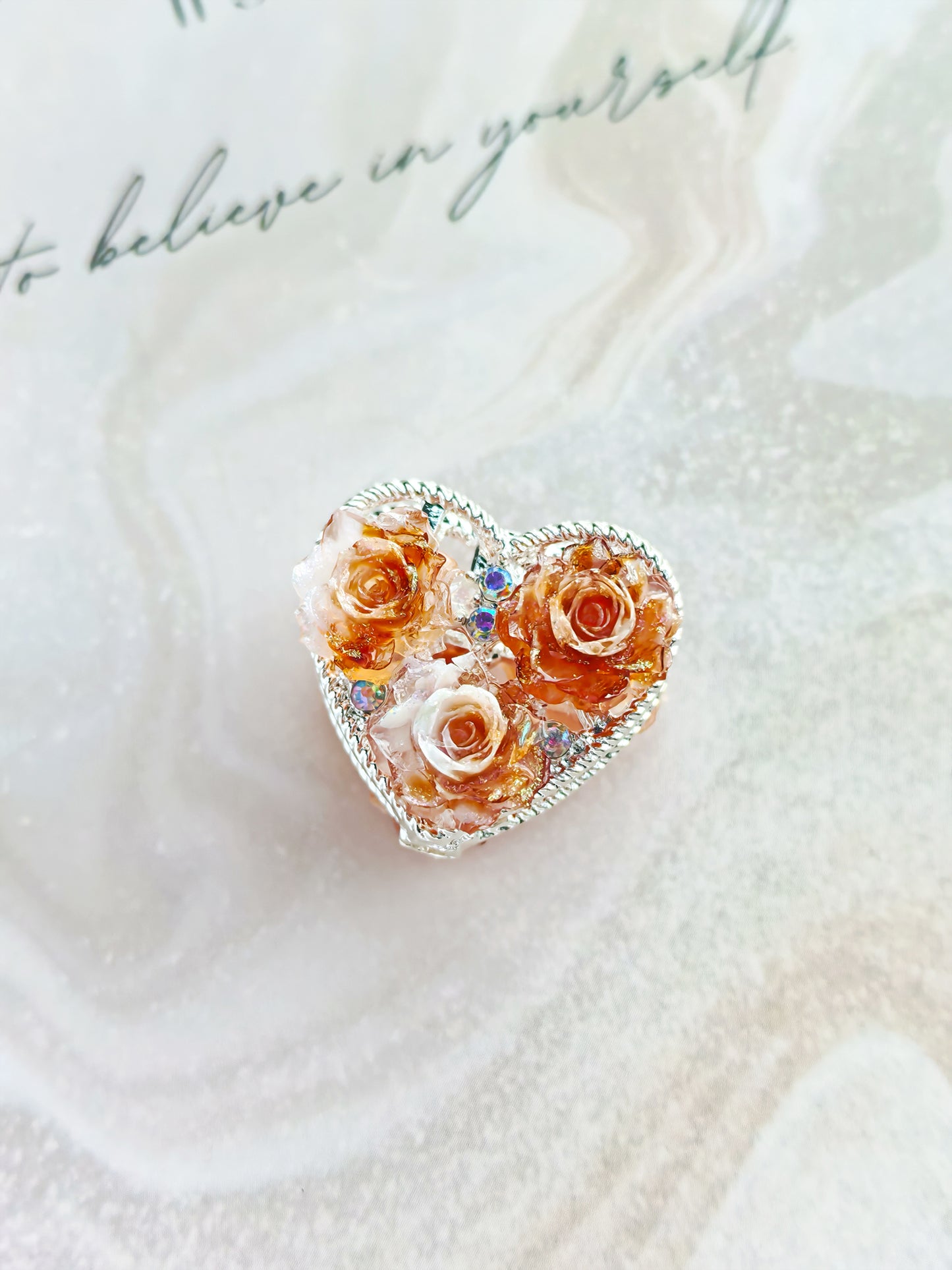 C52055 Double-Sided  Flower Resin Rose Heart-shaped Three Flowers  Suitable For Wearing As A Pen, Phone Chain, Bag Chain, Car Hanging Decorations, And Accessories
