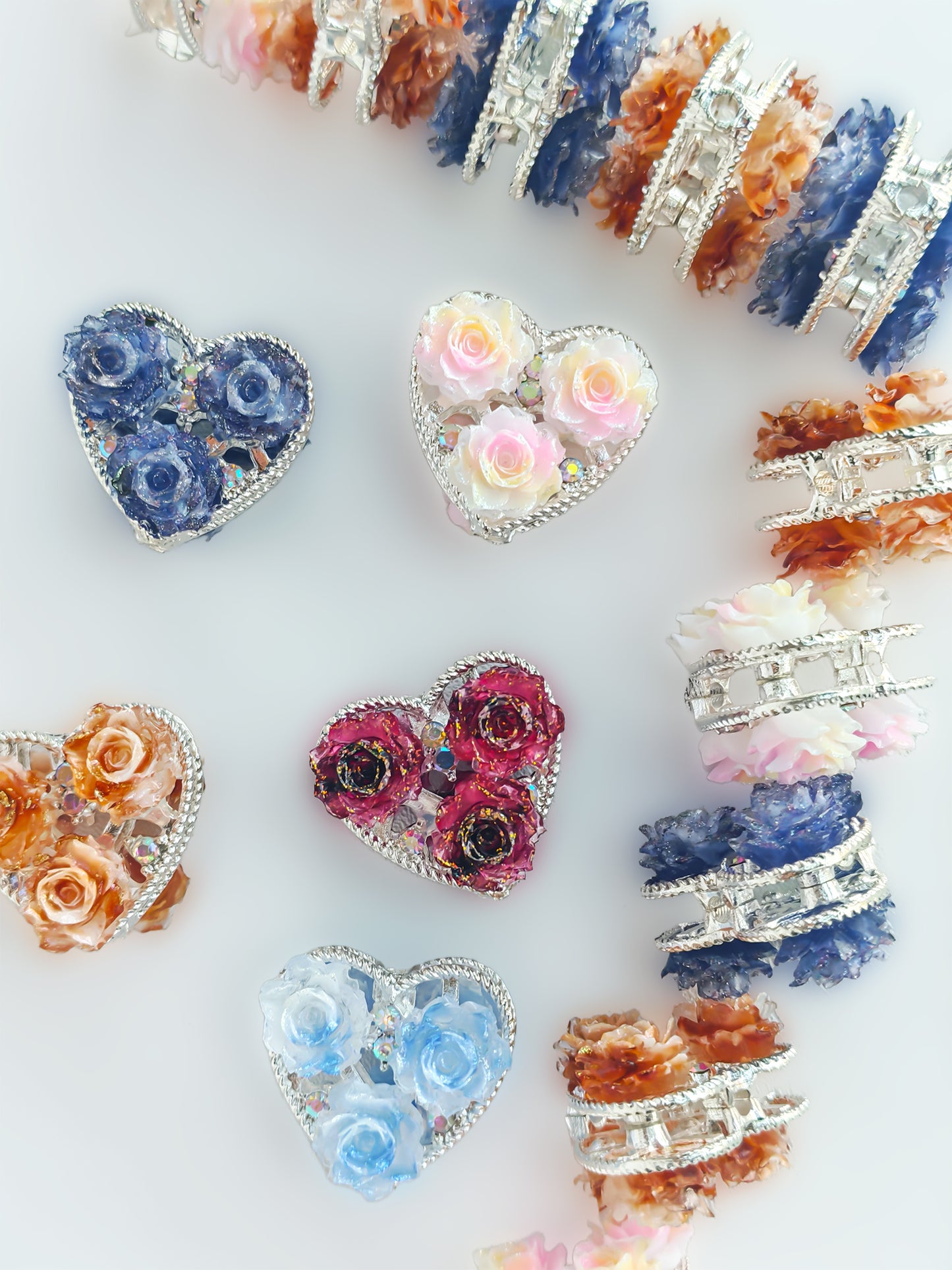 C52055 Double-Sided  Flower Resin Rose Heart-shaped Three Flowers  Suitable For Wearing As A Pen, Phone Chain, Bag Chain, Car Hanging Decorations, And Accessories