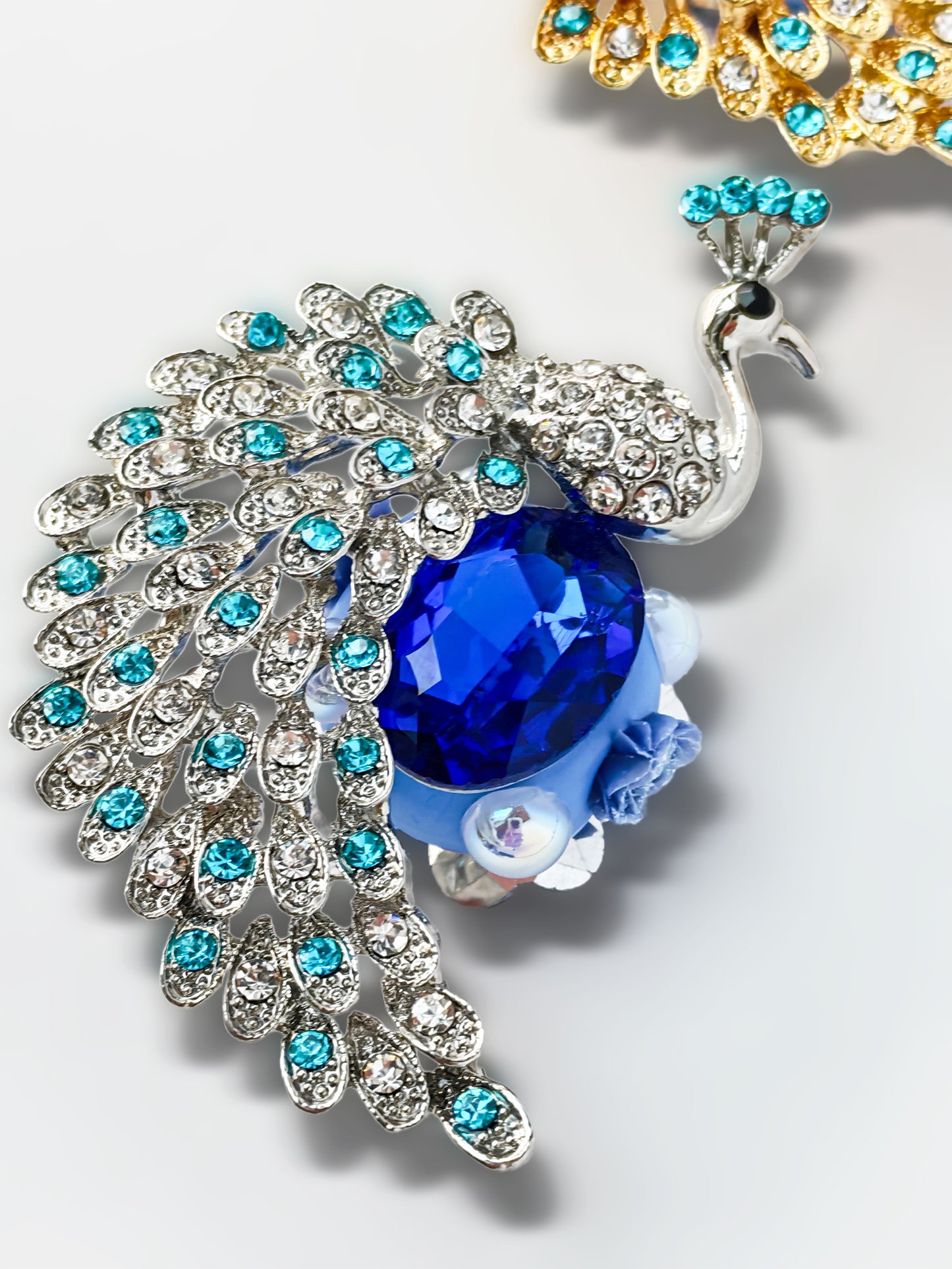 C52084 Metal Diamond Engraved Peacock, Suitable For Bead Pens, Mobile Phone Pendants, Key Chains And Bags DIY Jewelry Craft Accessories