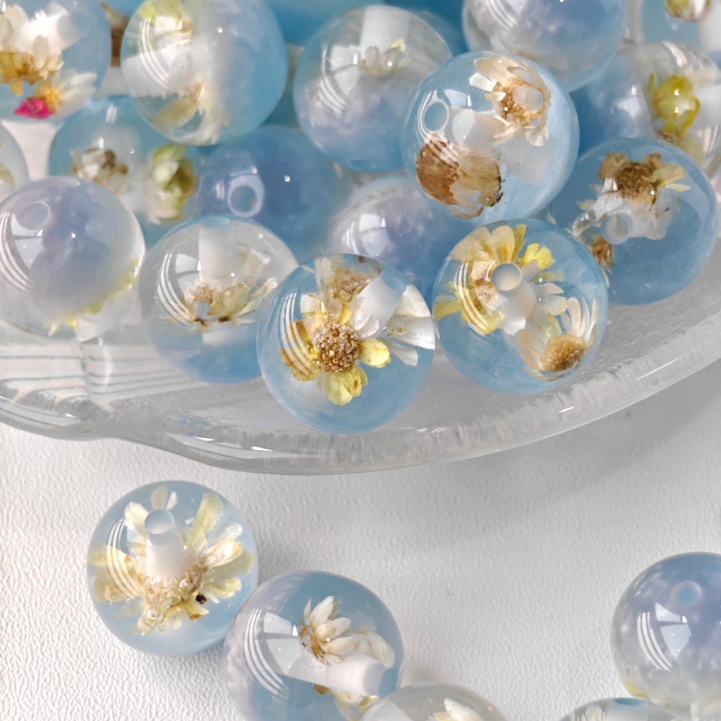 AA0132 Daisy and Microecological Blue Beads, Suitable For DIY Jewelry, Making Necklaces, Keychains, Phonechains, Shoes And Watch Accessories