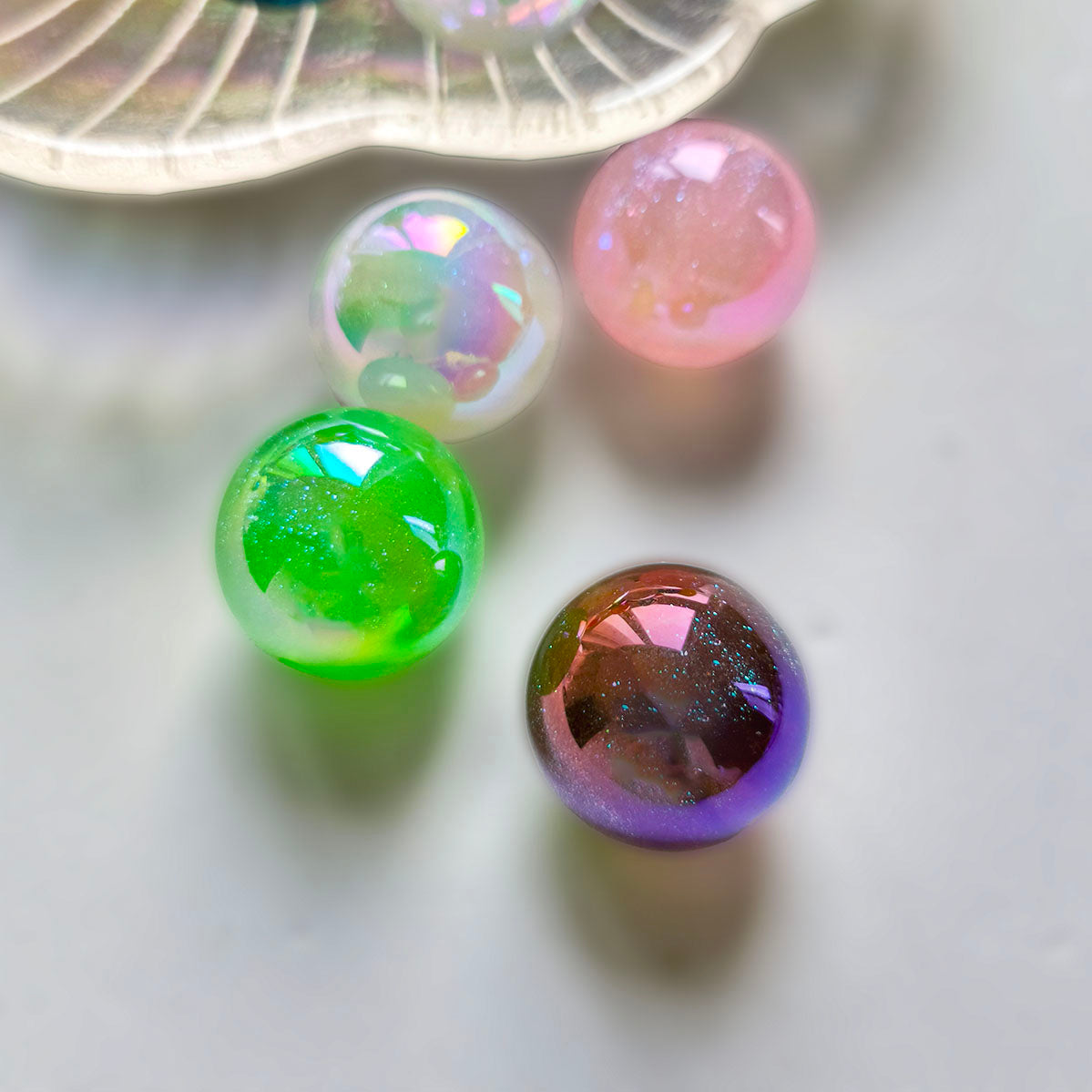 AA0163 20pcs/bag 20mm Aurora Holographic Acrylic Straight-Hole Round Beads - DIY Accessories for Phone Straps, Keychains & Pen Decor