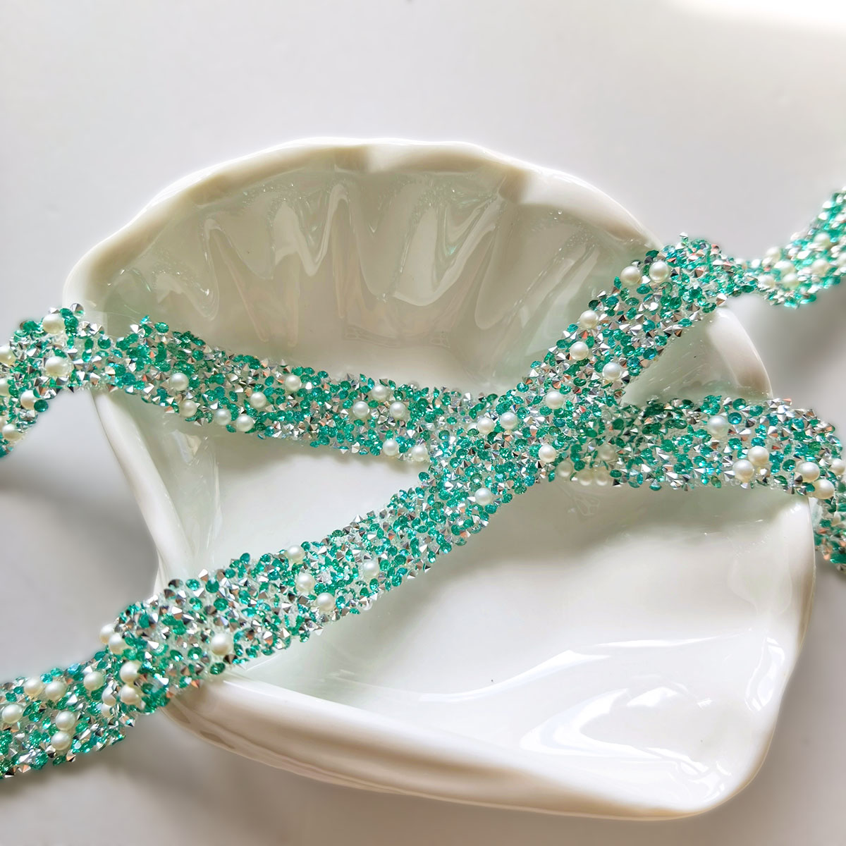 AA0172 14mm Double-Layer Self-Adhesive Pearl Rhinestone Strip - Double-Sided Resin Gem Embellishment Tape