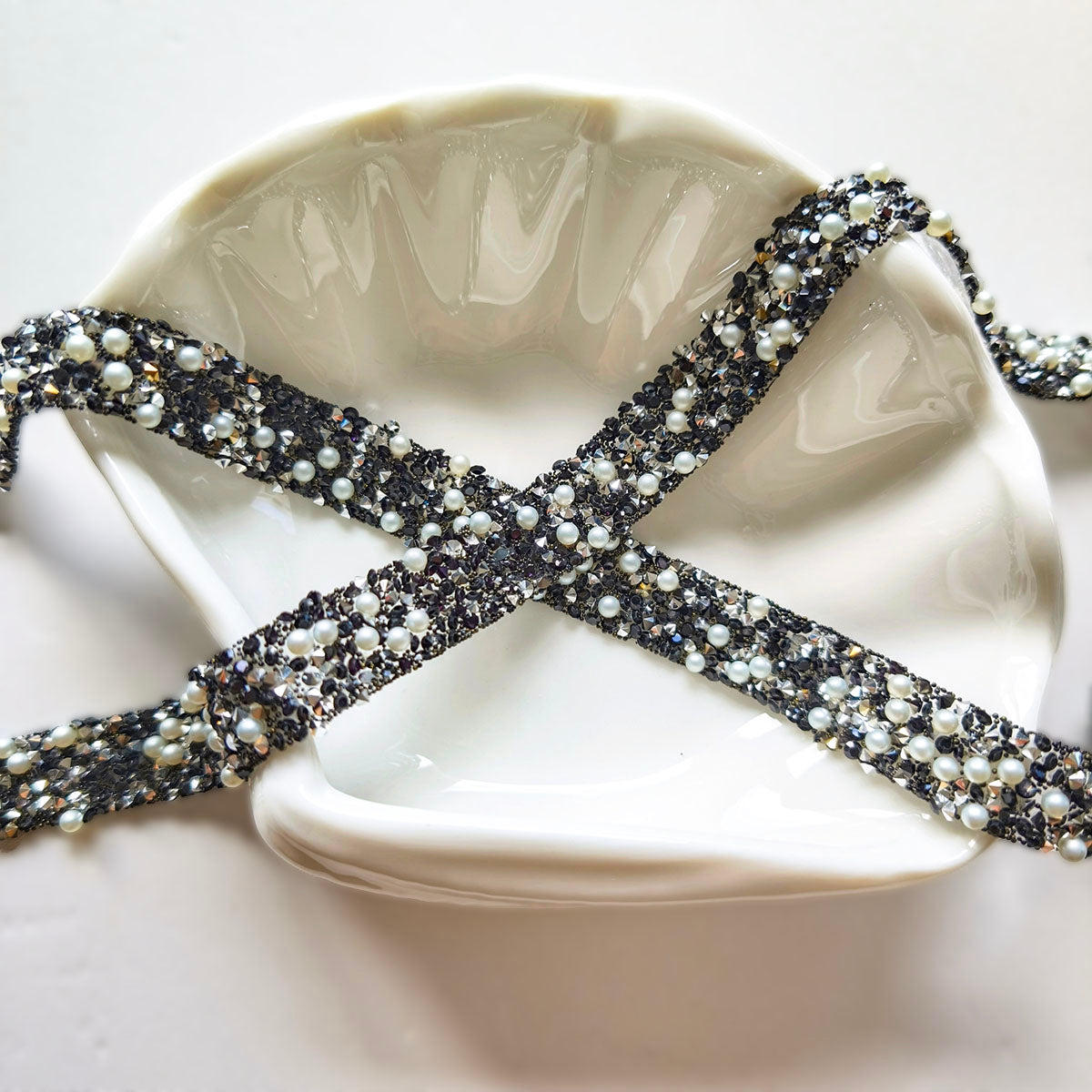 AA0172 14mm Double-Layer Self-Adhesive Pearl Rhinestone Strip - Double-Sided Resin Gem Embellishment Tape
