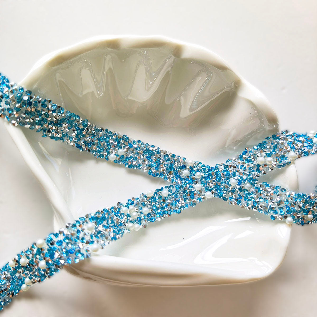 AA0172 14mm Double-Layer Self-Adhesive Pearl Rhinestone Strip - Double-Sided Resin Gem Embellishment Tape