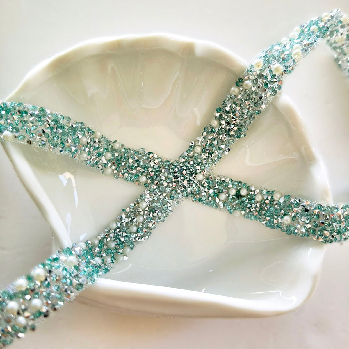 AA0172 14mm Double-Layer Self-Adhesive Pearl Rhinestone Strip - Double-Sided Resin Gem Embellishment Tape