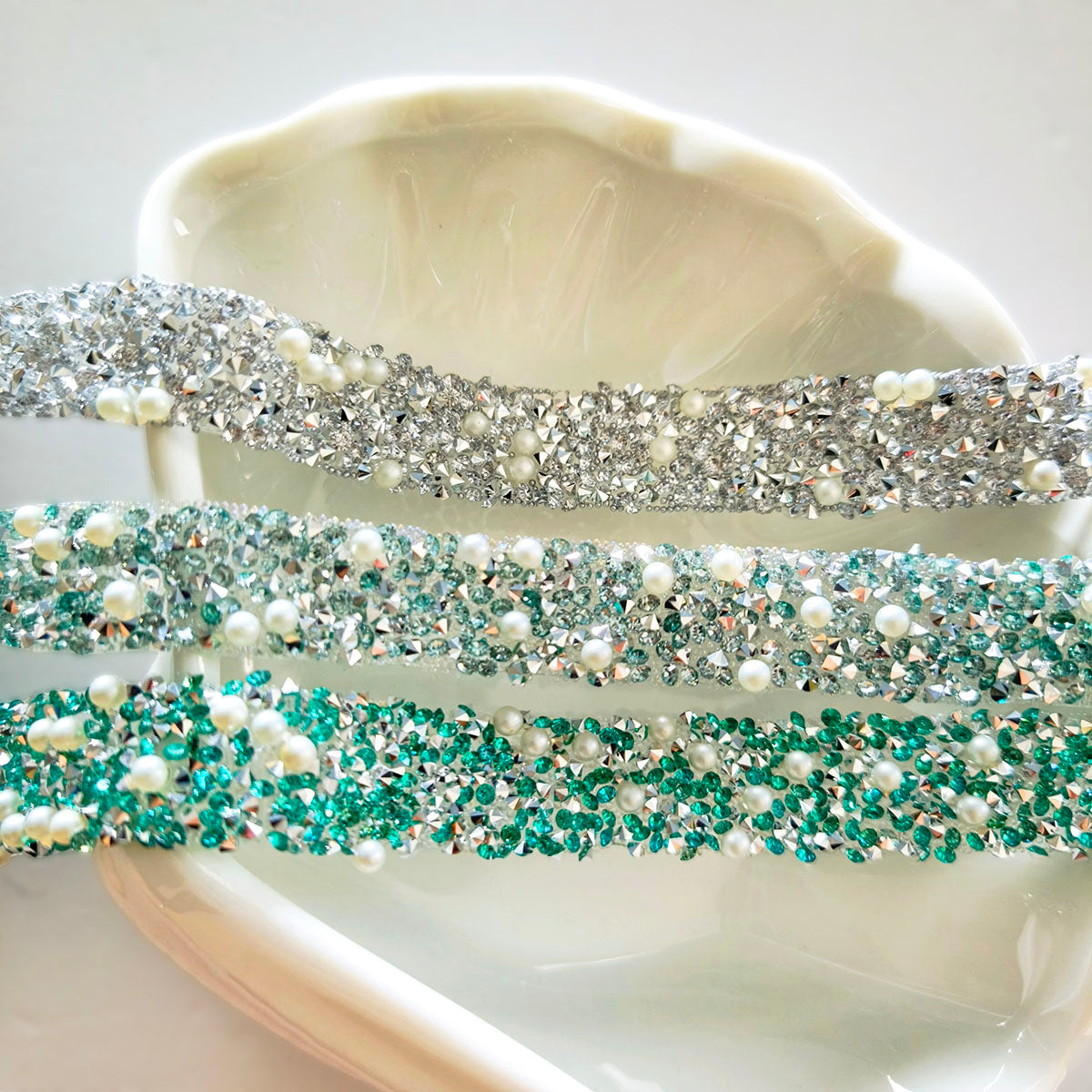 AA0172 14mm Double-Layer Self-Adhesive Pearl Rhinestone Strip - Double-Sided Resin Gem Embellishment Tape
