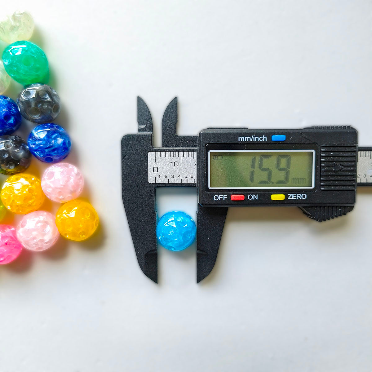 AA0169 20pcs/bag 16mm Multi-Color Resin Meteorite Hole Beads Magic Beads - Beading DIY Accessories for Phone Straps, Keychains & Bracelets