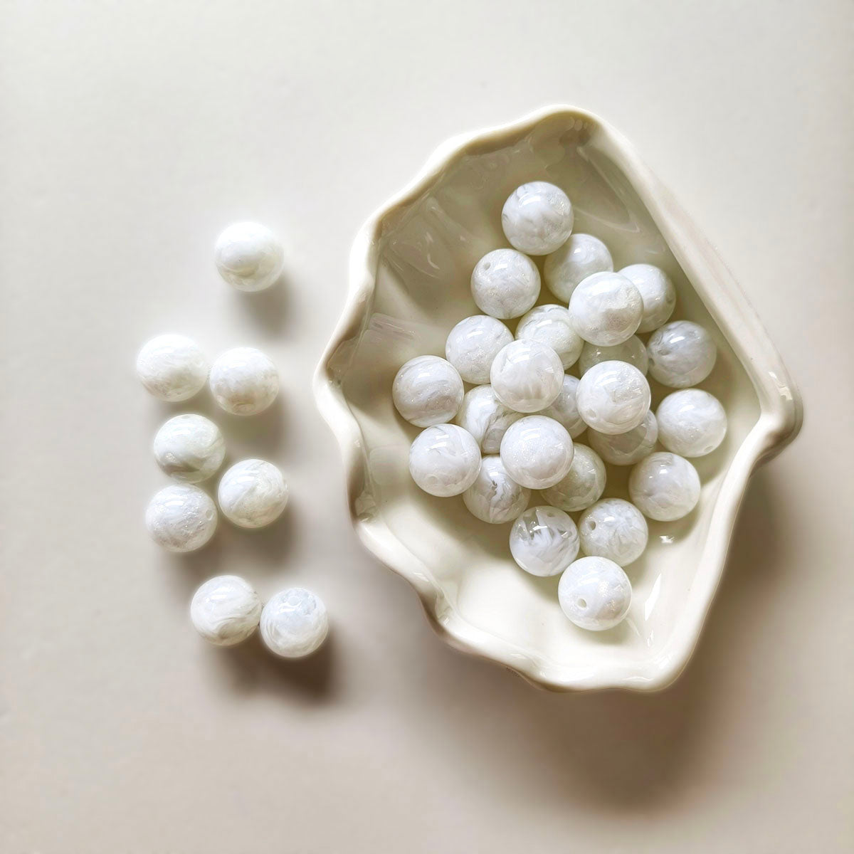 AA0177 25pcs/bag 16mm Resin Gilded Oil Painting Round Beads - DIY Loose Beads for Charms, Phone Straps & Jewelry Supplies