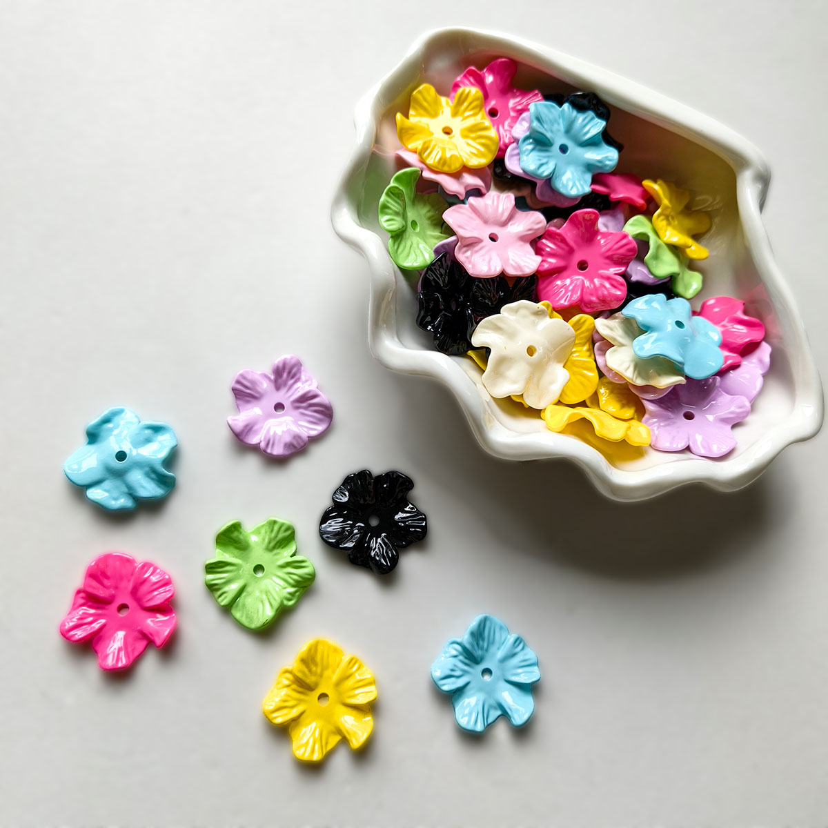 AA0196 Candy Color Embossed Wrinkled 5-Petal Flower Open-Hole Bead Caps, 3D Acrylic Spacer Beads for DIY Bead Pens, Bracelets, Phone Straps, Keychain Jewelry Making