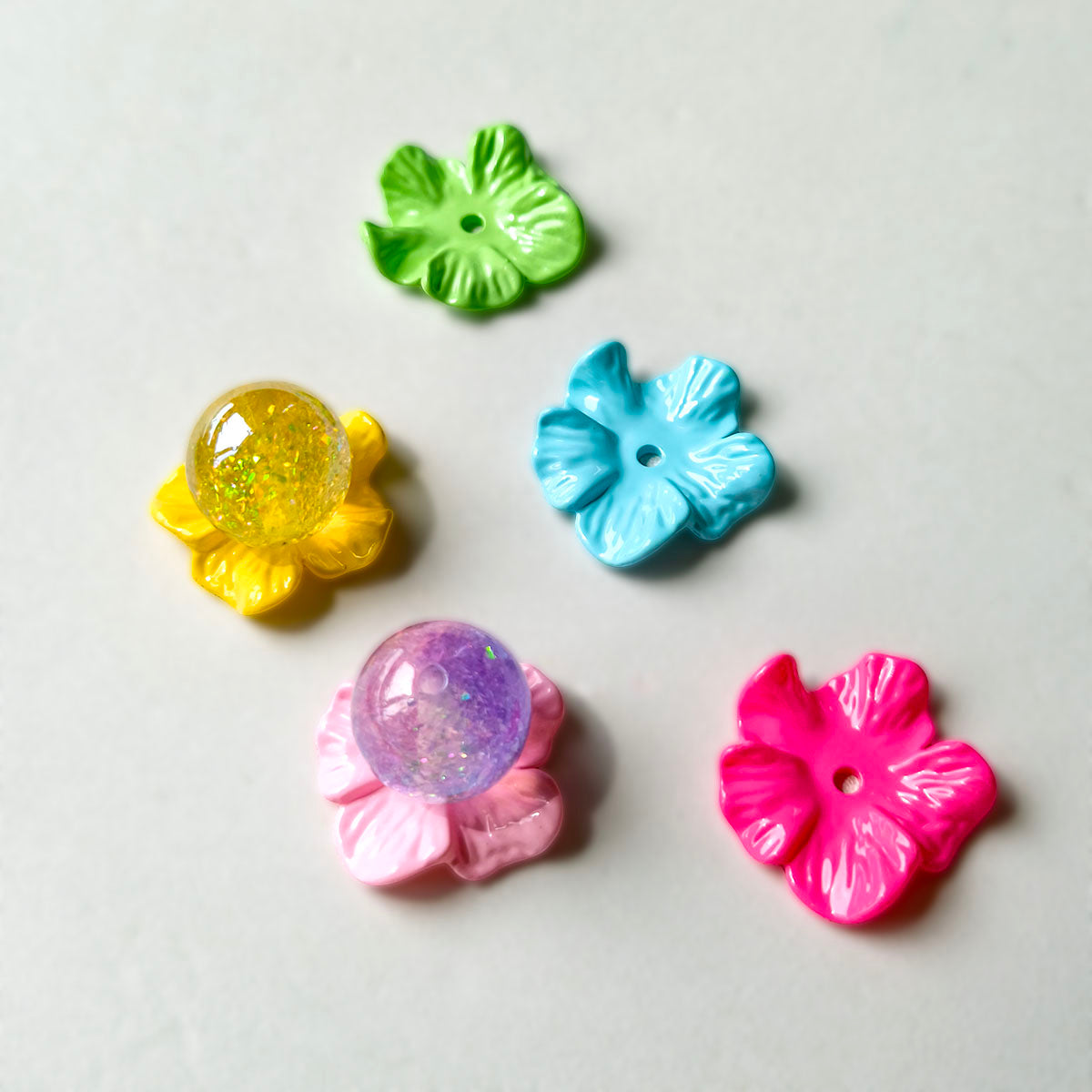 AA0196 Candy Color Embossed Wrinkled 5-Petal Flower Open-Hole Bead Caps, 3D Acrylic Spacer Beads for DIY Bead Pens, Bracelets, Phone Straps, Keychain Jewelry Making