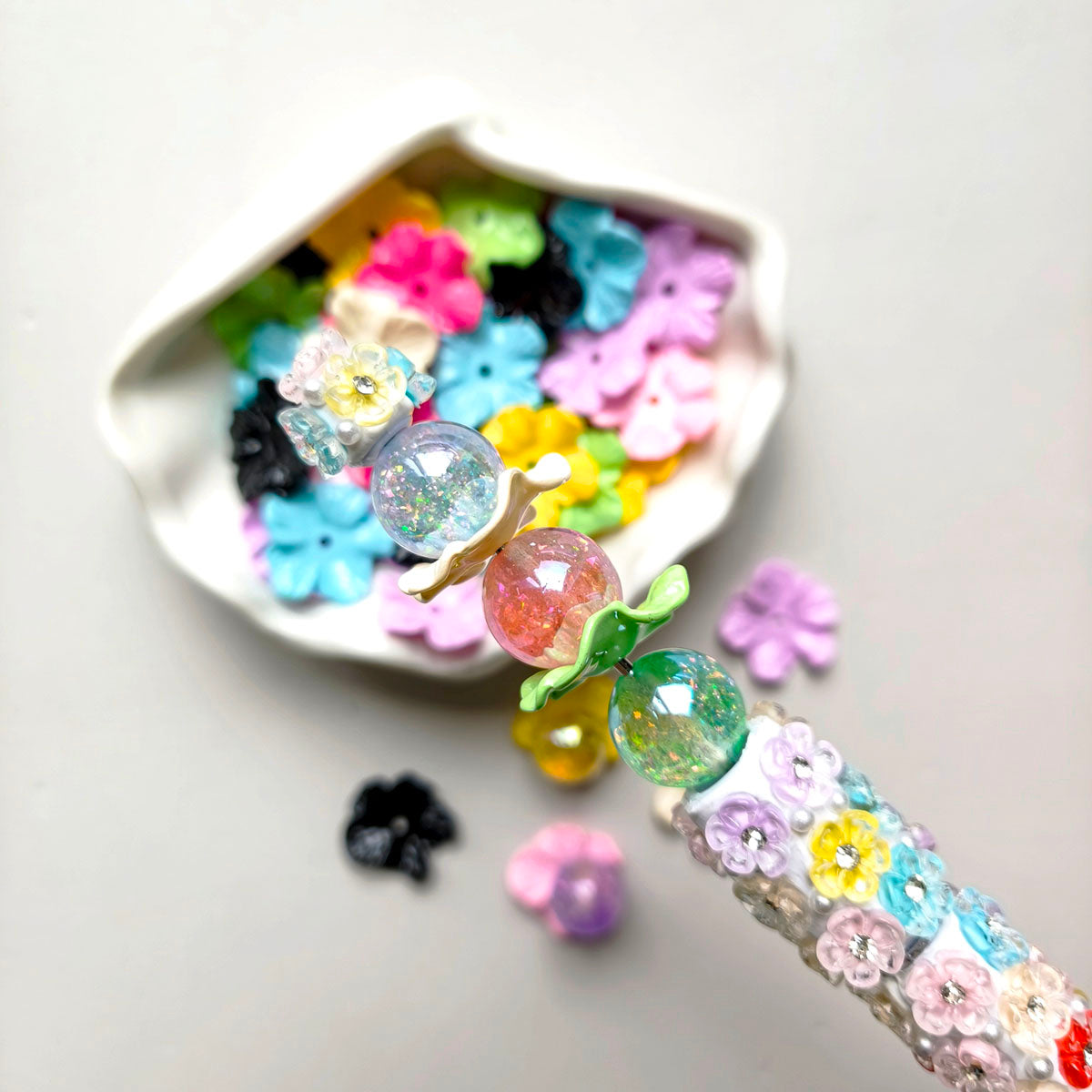 AA0196 Candy Color Embossed Wrinkled 5-Petal Flower Open-Hole Bead Caps, 3D Acrylic Spacer Beads for DIY Bead Pens, Bracelets, Phone Straps, Keychain Jewelry Making