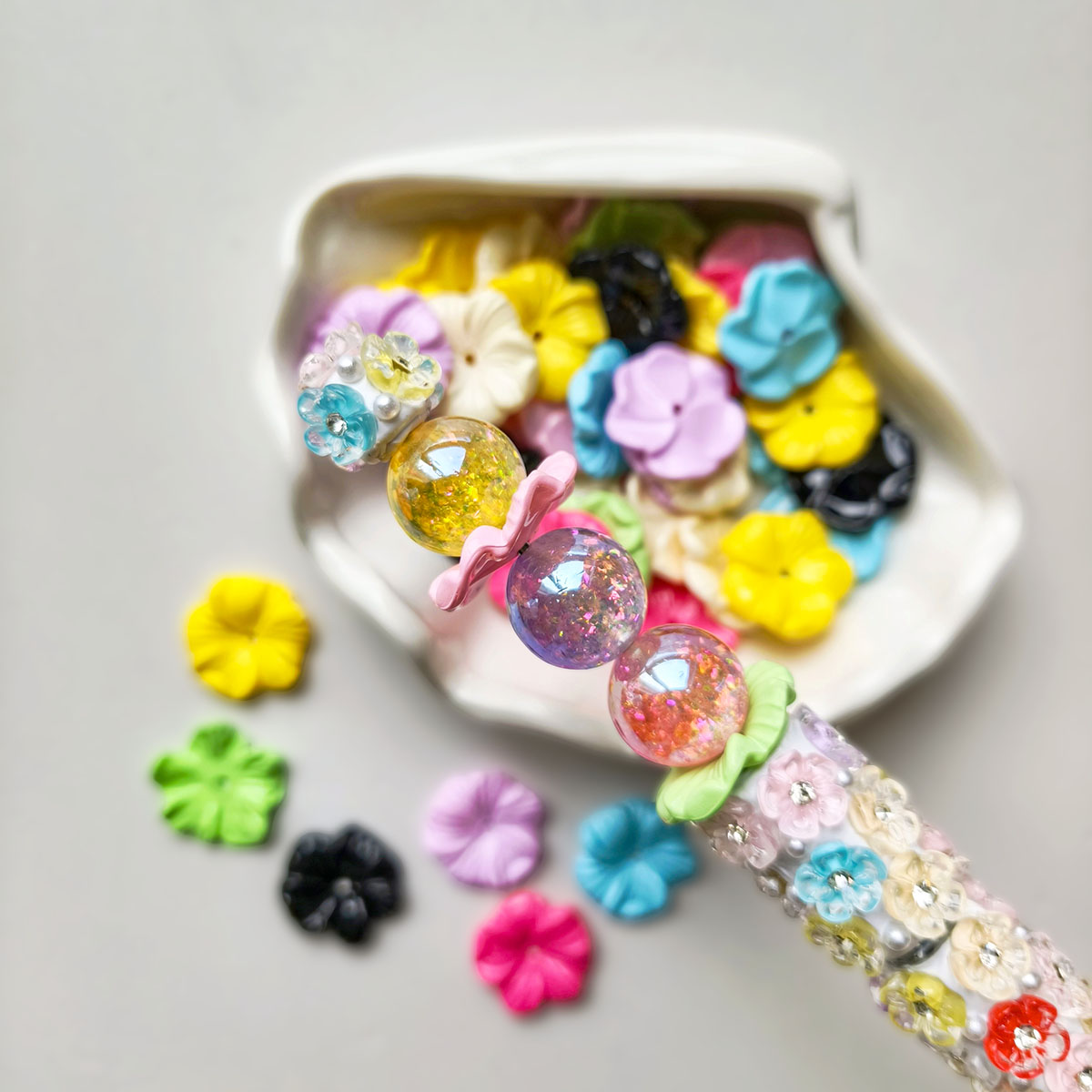 AA0197 Candy Color Smooth 5-Petal Flower Open-Hole Bead Caps, Acrylic Spacer Beads for DIY Bead Pens, Bracelets, Phone Straps, Keychain Jewelry Making
