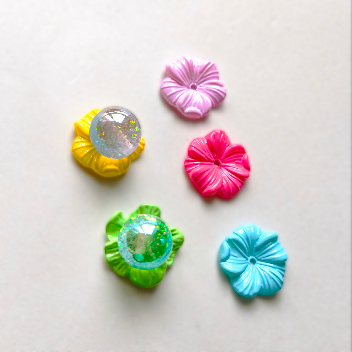 AA0197 Candy Color Smooth 5-Petal Flower Open-Hole Bead Caps, Acrylic Spacer Beads for DIY Bead Pens, Bracelets, Phone Straps, Keychain Jewelry Making