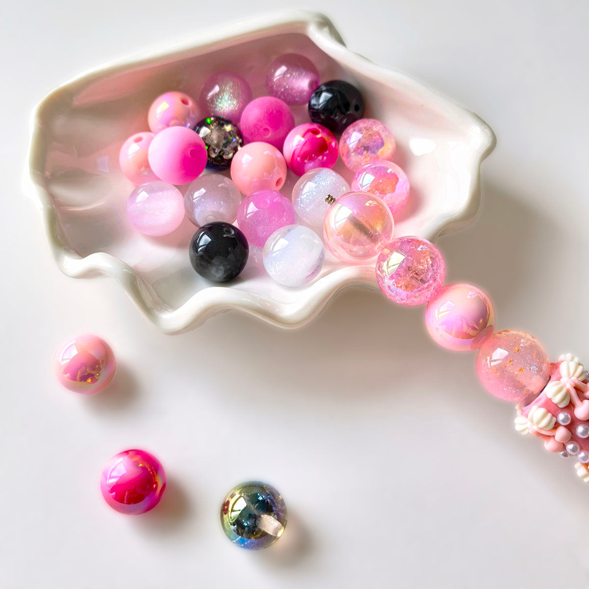 AA0212 16mm Mixed Color Series Transparent Iridescent Resin Round Loose Beads, Glitter Foil Straight Hole Spacer Beads for DIY Bead Pens, Bracelets & Keychains