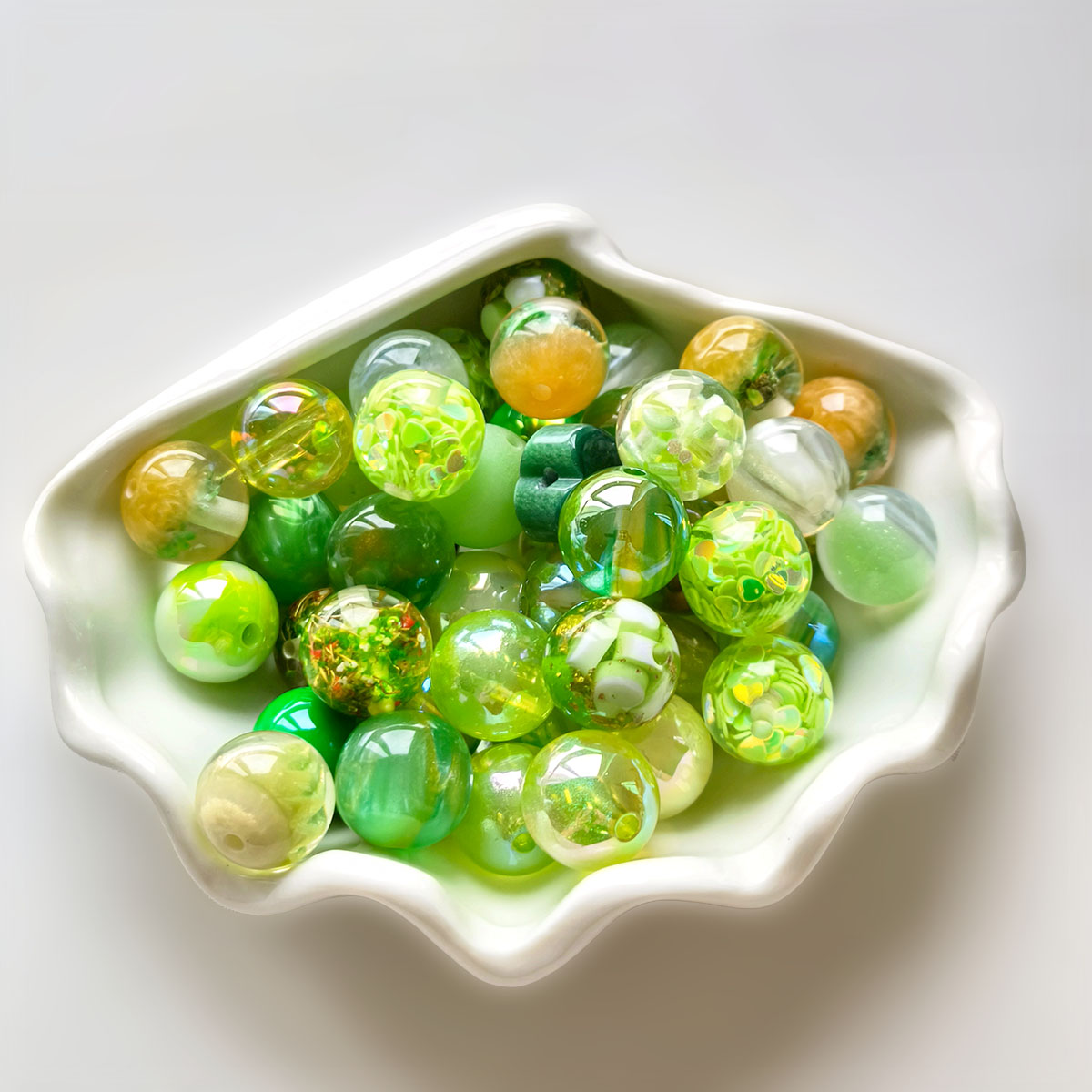 AA0212 16mm Mixed Color Series Transparent Iridescent Resin Round Loose Beads, Glitter Foil Straight Hole Spacer Beads for DIY Bead Pens, Bracelets & Keychains