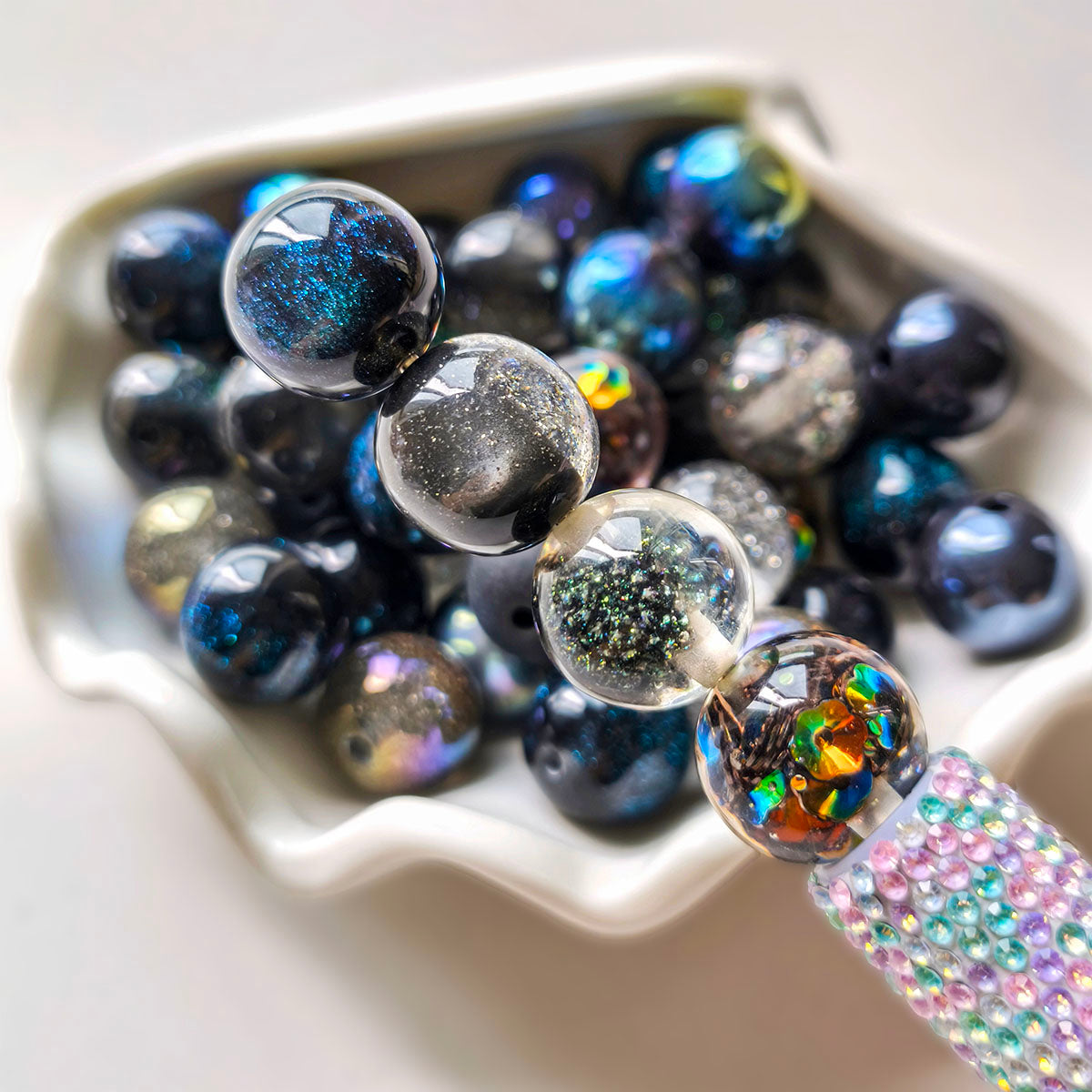 AA0212 16mm Mixed Color Series Transparent Iridescent Resin Round Loose Beads, Glitter Foil Straight Hole Spacer Beads for DIY Bead Pens, Bracelets & Keychains