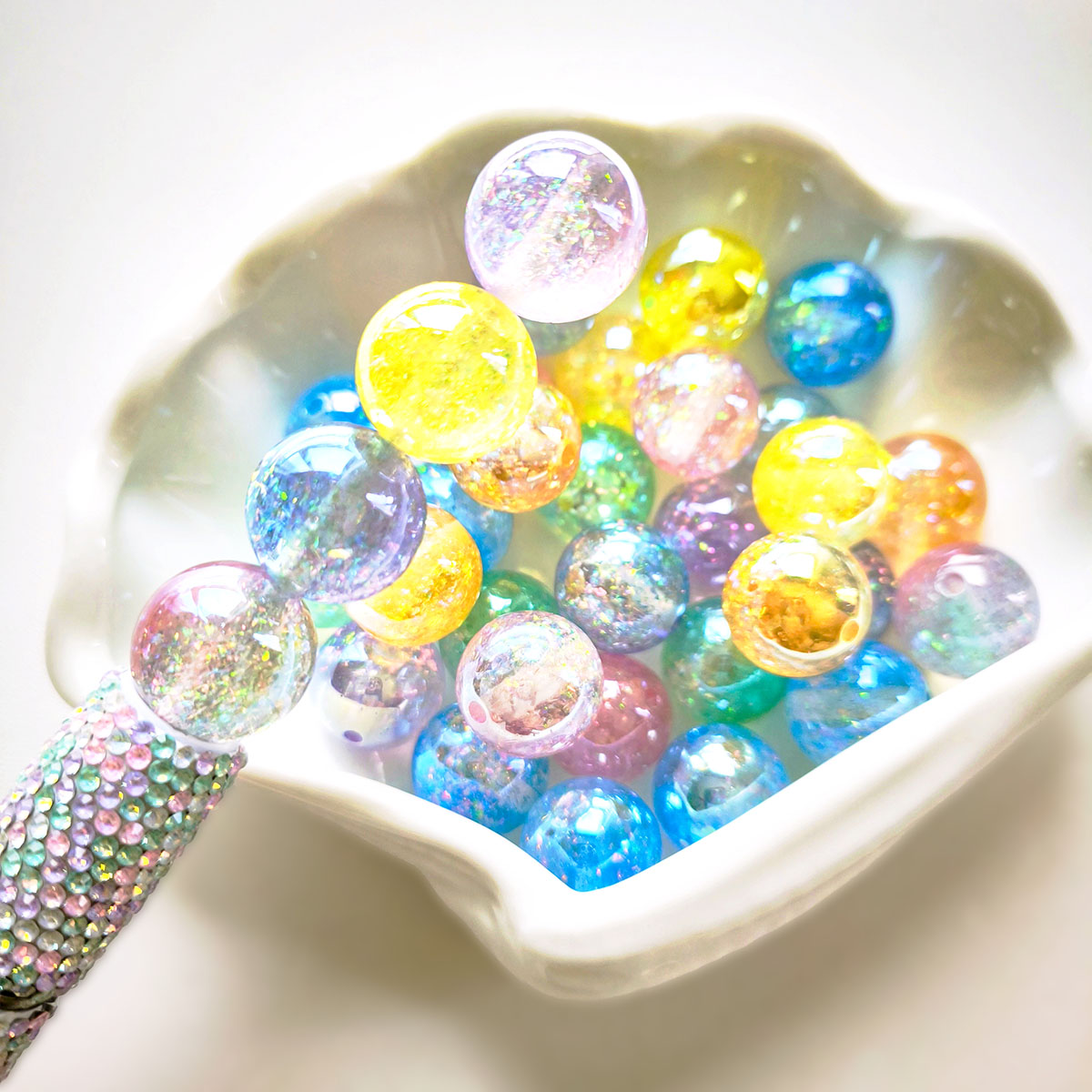 AA0215 16mm Iridescent Confetti Resin Round Loose Beads, Transparent Glitter Foil Straight Hole Beads for DIY Bracelets, Necklaces, Phone Charms & Keychain Jewelry Making