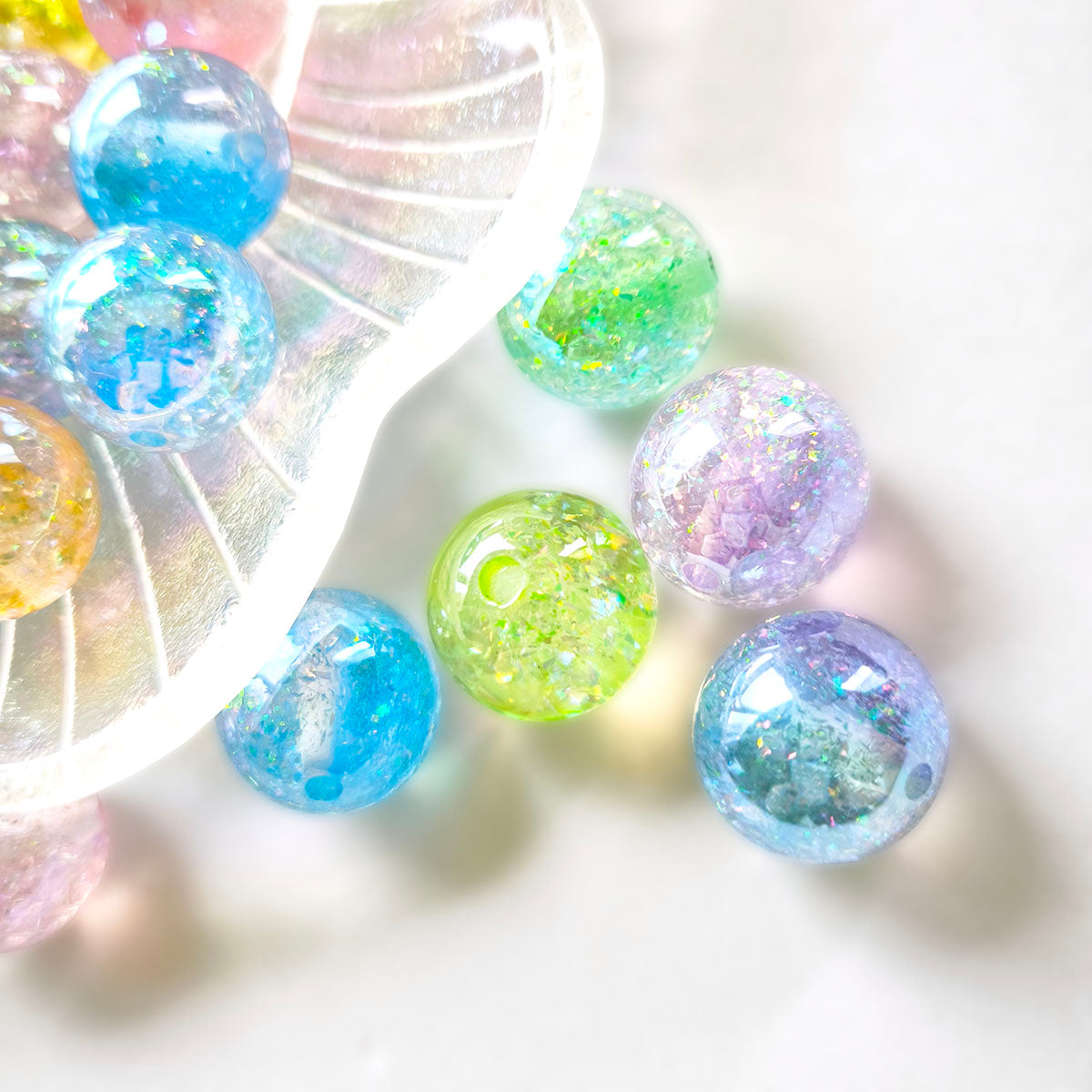 AA0215 16mm Iridescent Confetti Resin Round Loose Beads, Transparent Glitter Foil Straight Hole Beads for DIY Bracelets, Necklaces, Phone Charms & Keychain Jewelry Making