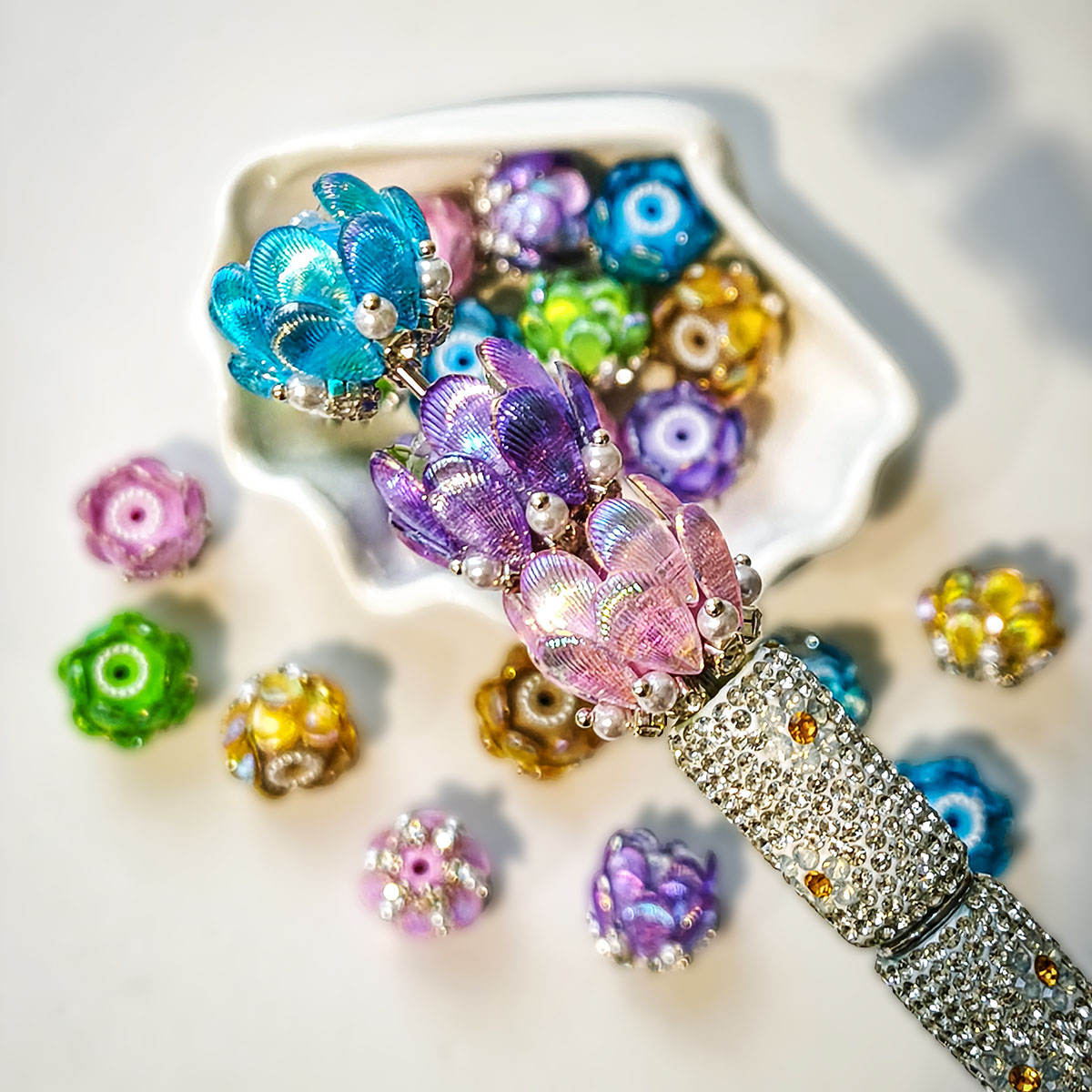 AA0223 Heavy-Duty Shimmer Gradient Lotus Lamp Open-Hole Flower Ball Beads - DIY Accessories for Bead Pens, Phone Straps, Keychains & Bag Charms